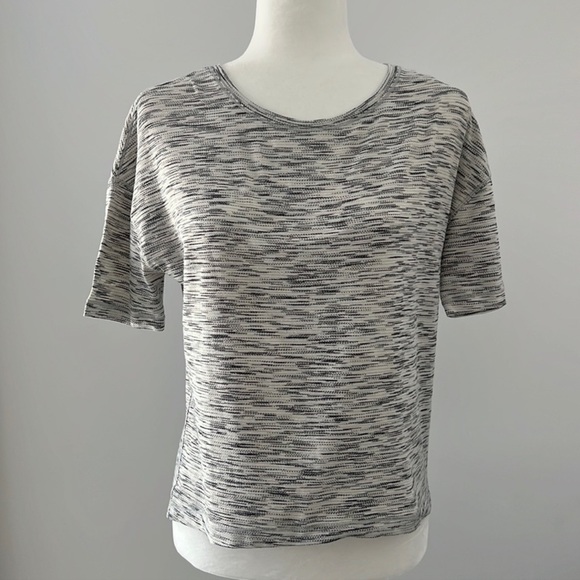 - Lululemon Run it out tee - Picture 2 of 7